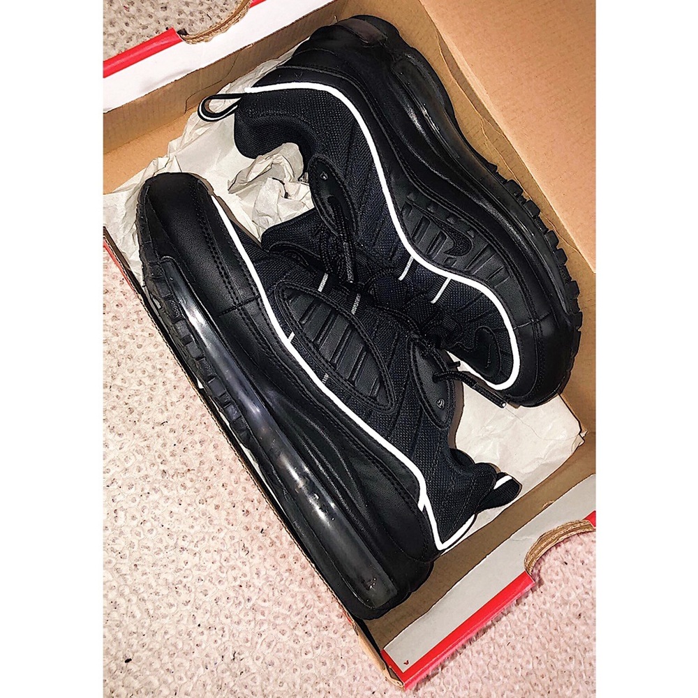 🔥MAKE AN OFFER! NIKE AIRMAX 98🔥 - Picture 2 of 4